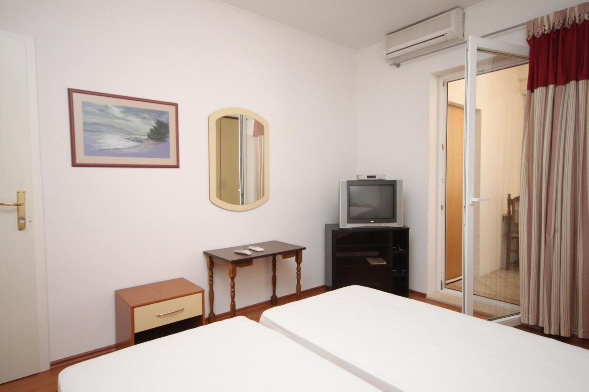 Apartments With A Parking Space Makarska - 6693 Номер фото