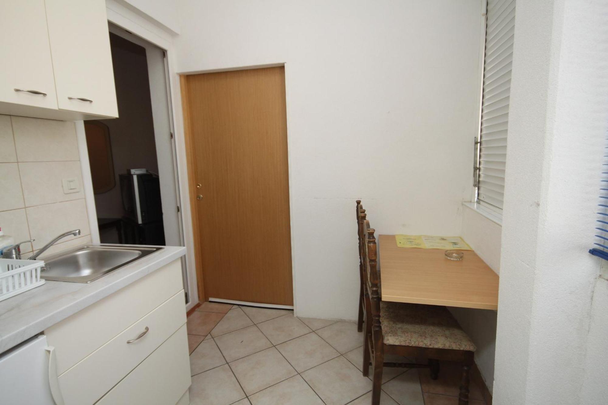 Apartments With A Parking Space Makarska - 6693 Номер фото